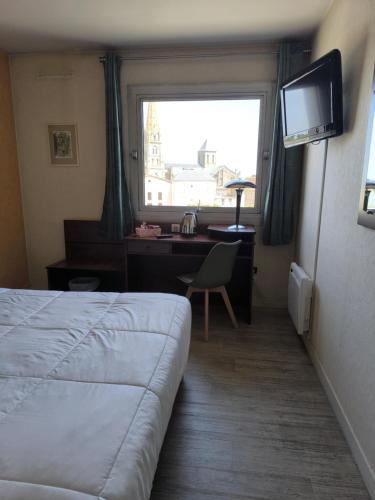 Katil atau katil-katil dalam bilik di Hôtel Saint Jacques