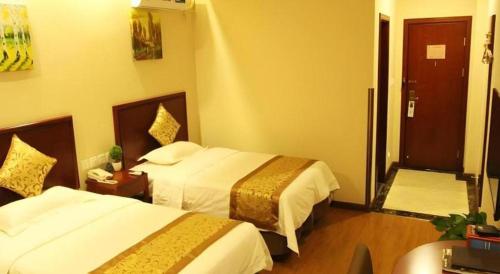 Ένα ή περισσότερα κρεβάτια σε δωμάτιο στο GreenTree Inn Hebei Zhangjiakou Xiahuayuan Xinchen Road Express Hotel