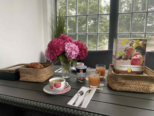 Les Chambres avec SDB,1 Studio l'intérieur complètement rénové en 2024,plage du Débarquement 5 minutes à pied