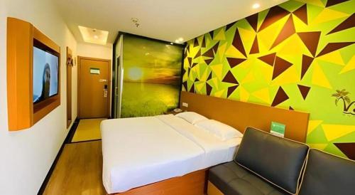 a bedroom with a large bed and a couch at Vatica Beijing Tongzhou Liyuan Universal Studios in Beijing