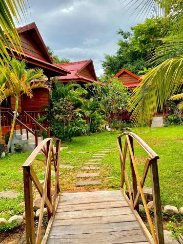 Κήπος έξω από το The Hidden Oasis Bungalows