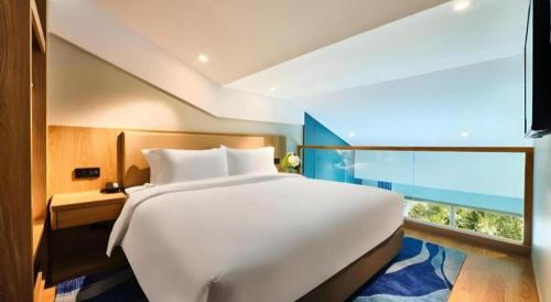 Ένα ή περισσότερα κρεβάτια σε δωμάτιο στο Emerald Bay Hotel