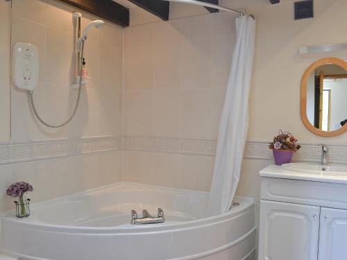 Vannituba majutusasutuses Burns Cottage