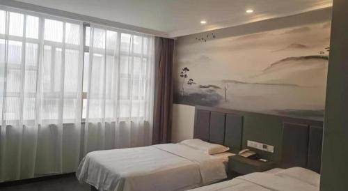 Ένα ή περισσότερα κρεβάτια σε δωμάτιο στο GreenTree Inn HanZhong Railway Station Beiyihuan Road Express Hotel
