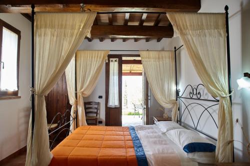 A bed or beds in a room at Agriturismo S. Apollinare