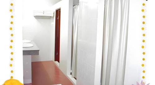 a bathroom with a toilet and a sink and a mirror at Phatad Valley Hotel in Ban Kui Mang