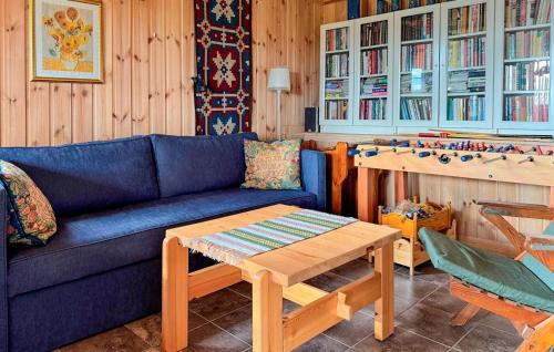 Χώρος καθιστικού στο Amazing Home In Tunhovd With Sauna