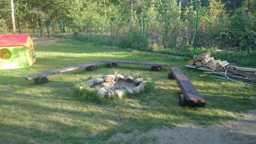 a group of playground equipment in a yard at Dom w Szkotowie in Januszkowo