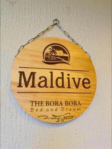 a wooden sign for the bora bora board and dream at The bora bora - Bed and Dream เดอะ โบรา โบร่า - เบด แอนด์ ดรีม in Ban Chek
