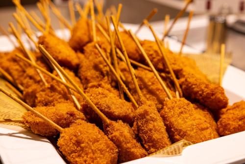 Makanan di atau berdekatan hotel