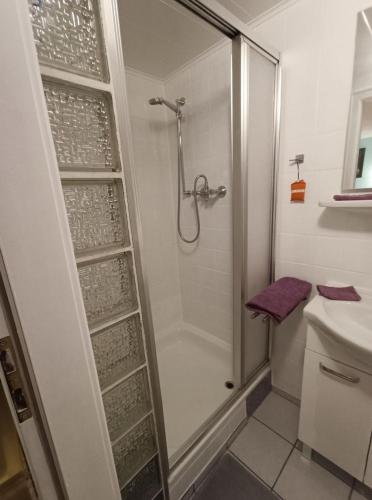 Ένα μπάνιο στο Helgas Apartment No 1