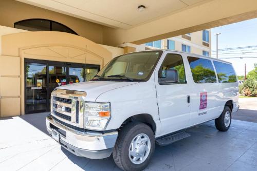 a white truck parked in front of a building at Comfort Suites Austin Airport in Austin