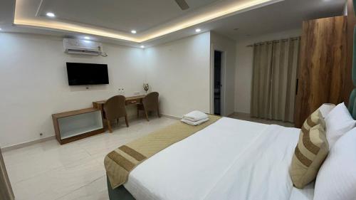 Μια τηλεόραση ή/και κέντρο ψυχαγωγίας στο Refined Retreat Dehradun