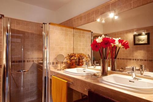 A bathroom at Ecofinca La Buganvilla - Adults Only