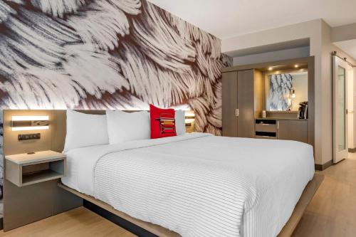 Postel nebo postele na pokoji v ubytování Cambria Hotel Rock Hill - University Center