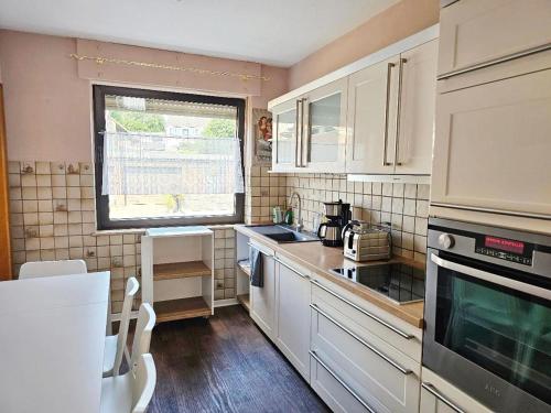 Η κουζίνα ή μικρή κουζίνα στο Spacious Apartments with Balcony in Aldenhoven at Aachen
