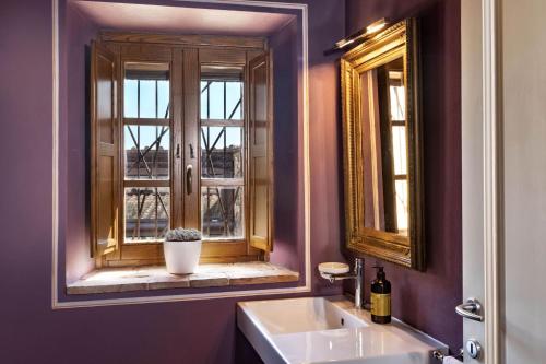 a bathroom with a sink and a window at Villa Pieve San Giovanni in Lustignano