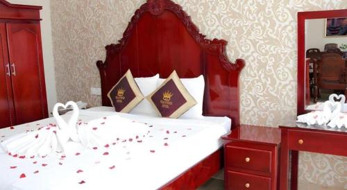 Postel nebo postele na pokoji v ubytování Tran Vinh Hotel
