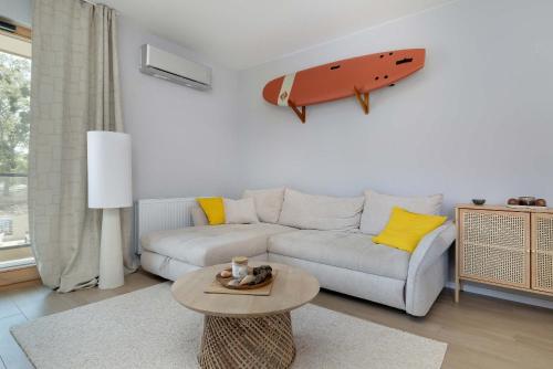 Spacious Apartment in Gdańsk with Sauna, Gym, Parking and Desk by Renters Prestige