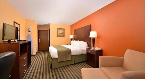 Μια τηλεόραση ή/και κέντρο ψυχαγωγίας στο Quality Inn & Suites Grinnell near University