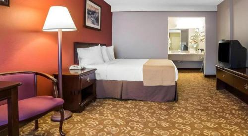 Katil atau katil-katil dalam bilik di Quality Inn & Suites Minden
