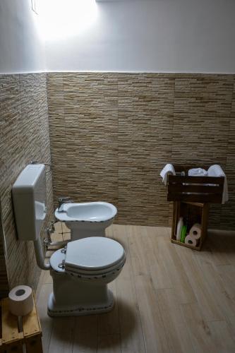 a bathroom with two toilets and a sink at GarganoMareBorghi ospitalità diffusa in Vico del Gargano