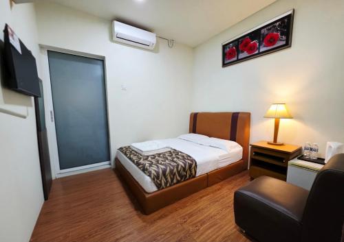 Ένα ή περισσότερα κρεβάτια σε δωμάτιο στο Grand Line Hotel Semporna