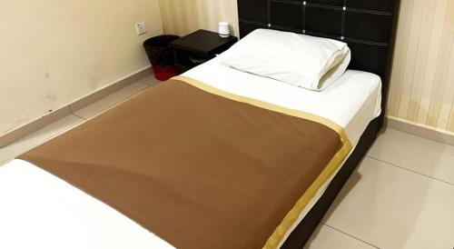 a small bed in a room with at RST Hotel in Johor Bahru
