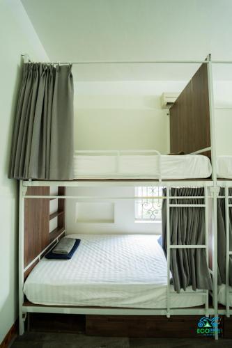 a couple of bunk beds in a room at Cao Bang Eco Homestay in Cao Bằng