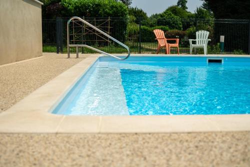 a swimming pool with a slide in the middle at Camping les Avenières in Manthes