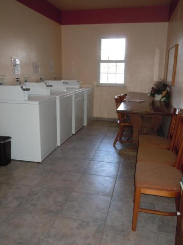 a room with sinks and a table in a room at Ivey House Everglades Adventures Hotel in Everglades City
