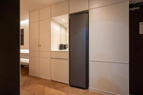 a room with a closet with a mirror at HOTEL D EDITION in Daejeon