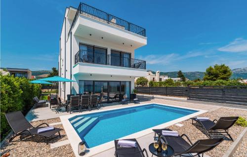 Hồ bơi trong/gần Villa Bellini