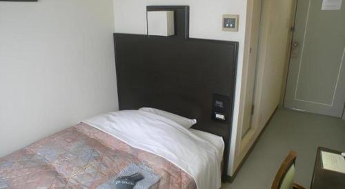 Ένα ή περισσότερα κρεβάτια σε δωμάτιο στο Takada Terminal Hotel