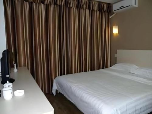 Letto o letti in una camera di GreenTree Inn Changshu South HaiYu Road Pedestrian Street Business Hotel
