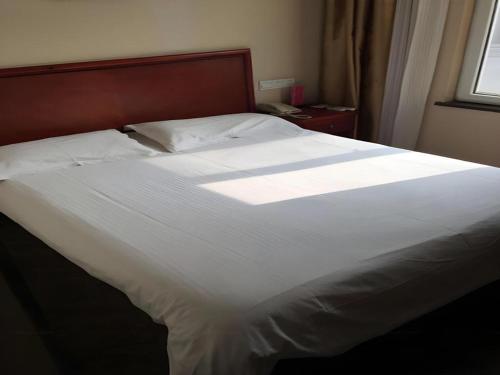 Letto o letti in una camera di GreenTree Inn Changshu South HaiYu Road Pedestrian Street Business Hotel
