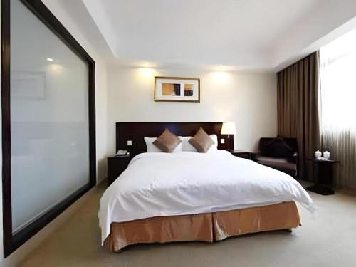 Letto o letti in una camera di GreenTree Inn Changshu South HaiYu Road Pedestrian Street Business Hotel