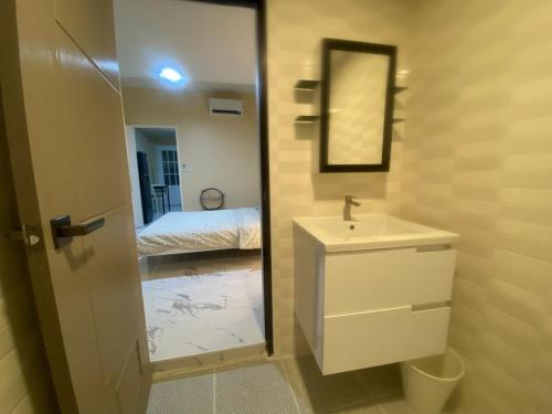 Et badeværelse på 1 Bed Nr IKEA 15Mins to Airport