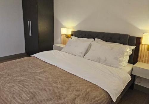 Ένα ή περισσότερα κρεβάτια σε δωμάτιο στο The Executive Suites at Century Spire Makati