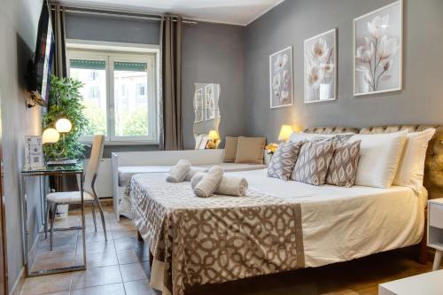 a bedroom with a large bed in a room at Di Martino Residence in Rome
