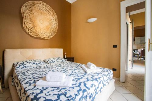 Ένα ή περισσότερα κρεβάτια σε δωμάτιο στο Eleganza e comfort nel cuore di Torino a due passi da Porta Nuova e dal Museo Egizio