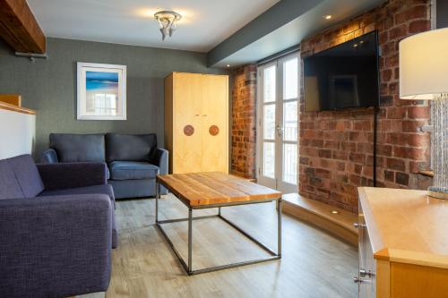 Μια τηλεόραση ή/και κέντρο ψυχαγωγίας στο Glasgow Argyle Hotel, BW Signature Collection