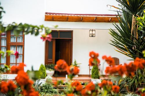 Κήπος έξω από το Lake Whispering House
