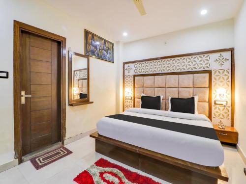 Gallery image of Hotel O Club99 Hotel & Rooftop-Cafe in Birbhaddar