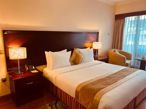 Ein Bett oder Betten in einem Zimmer der Unterkunft Inter Luxury Hotel