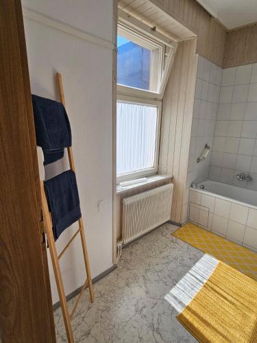 Zeitlose Altbauwohnung Bregenz am See by Stadtlandnest