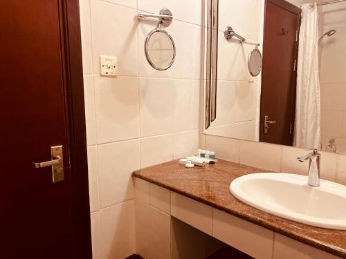 Ein Badezimmer in der Unterkunft Inter Luxury Hotel