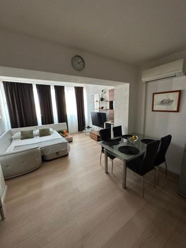 Postel nebo postele na pokoji v ubytování Apartments Centar - Mirjana