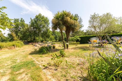 Κήπος έξω από το L’Âme des Vignes - Climatisée avec piscine
