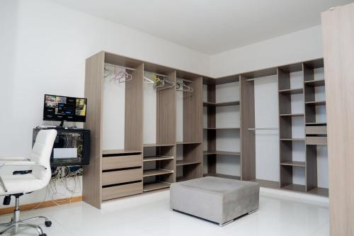 TV a/nebo společenská místnost v ubytování Kretxeu Luxury Villa